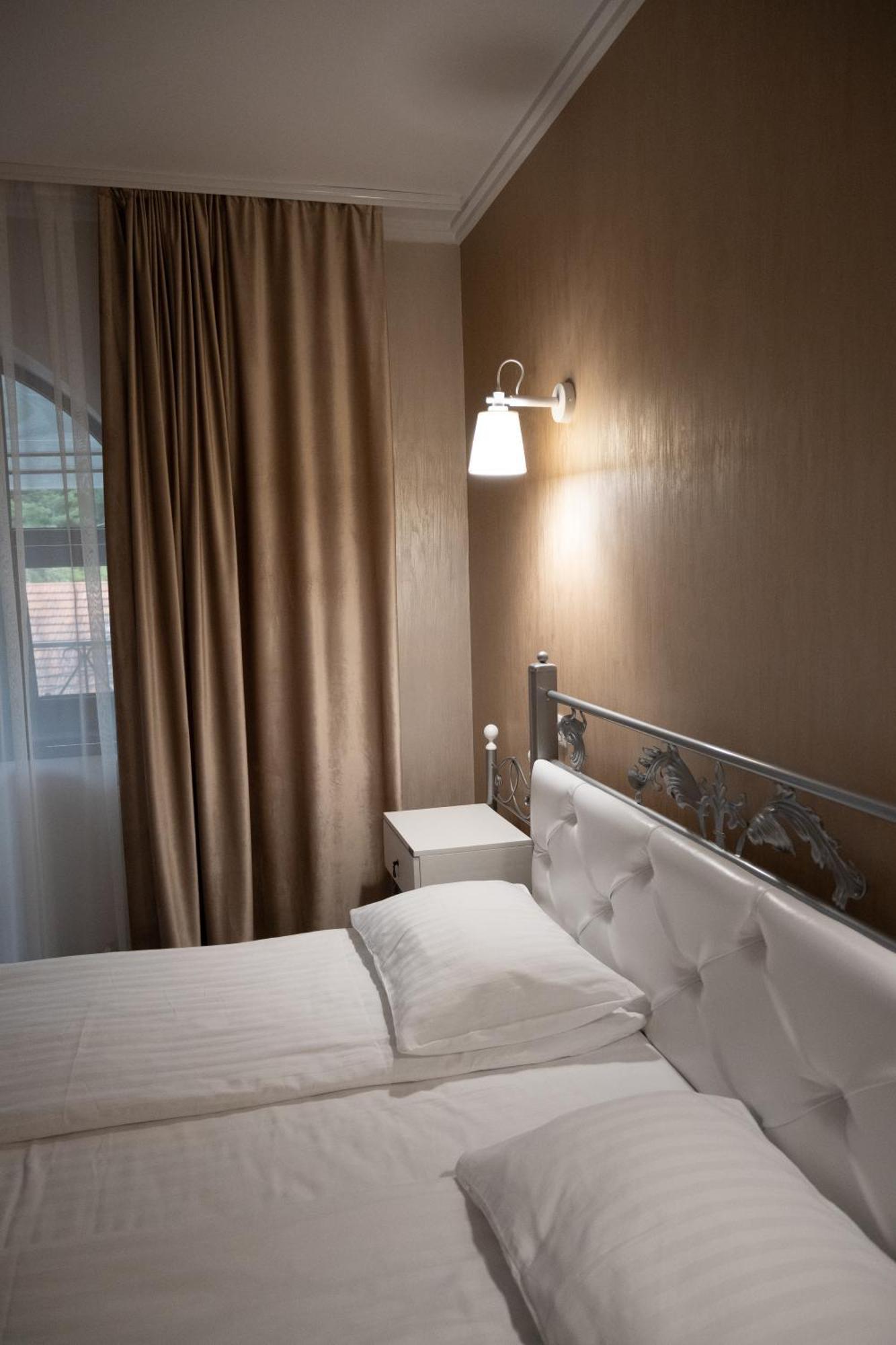 River Stone Hotel Sheshory Buitenkant foto