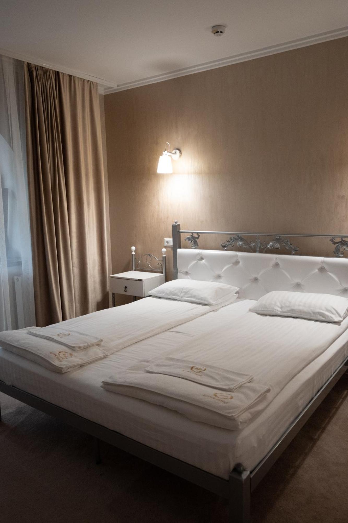 River Stone Hotel Sheshory Buitenkant foto